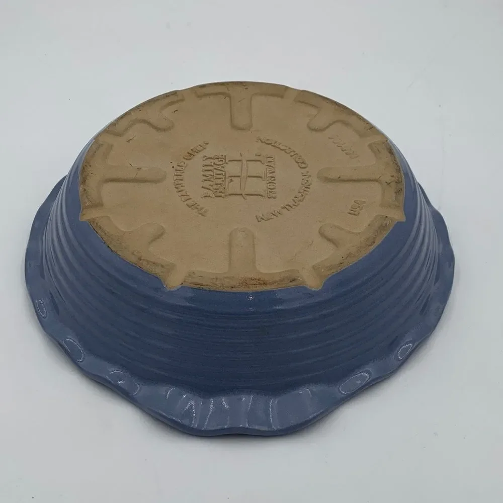 Pampered Chef Family Heritage Blue and Tan Stoneware Pie Dish county blue